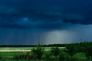 Avertisment ANM! Cod galben de ploi torențiale, grindină și vijelii în România. Care sunt județele vizate