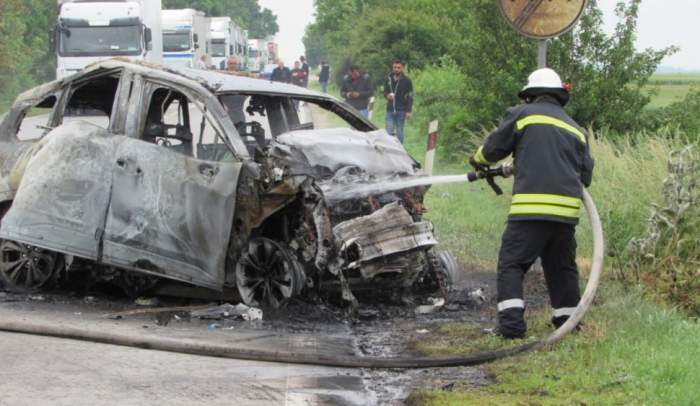 Sfârșit tragic pentru doi români! Bărbații au murit carbonizaţi într-un cumplit accident, în Bulgaria, după ce mașina lor a intrat într-un TIR / FOTO