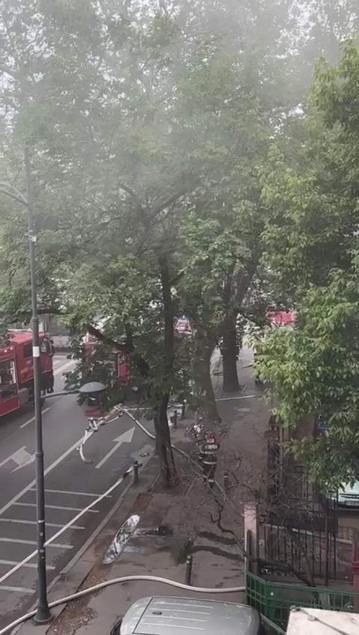 Incendiu puternic în zona de nord din București! Echipajele de stingere au ajuns la fața locului / VIDEO