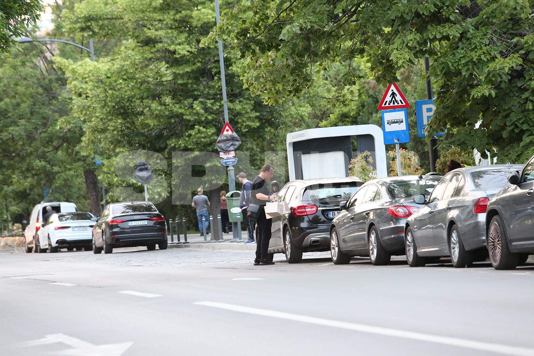 Primele imagini cu Adrian Enache după ce s-a aflat că va deveni bunic. Cât de ocupat este artistul / PAPARAZZI