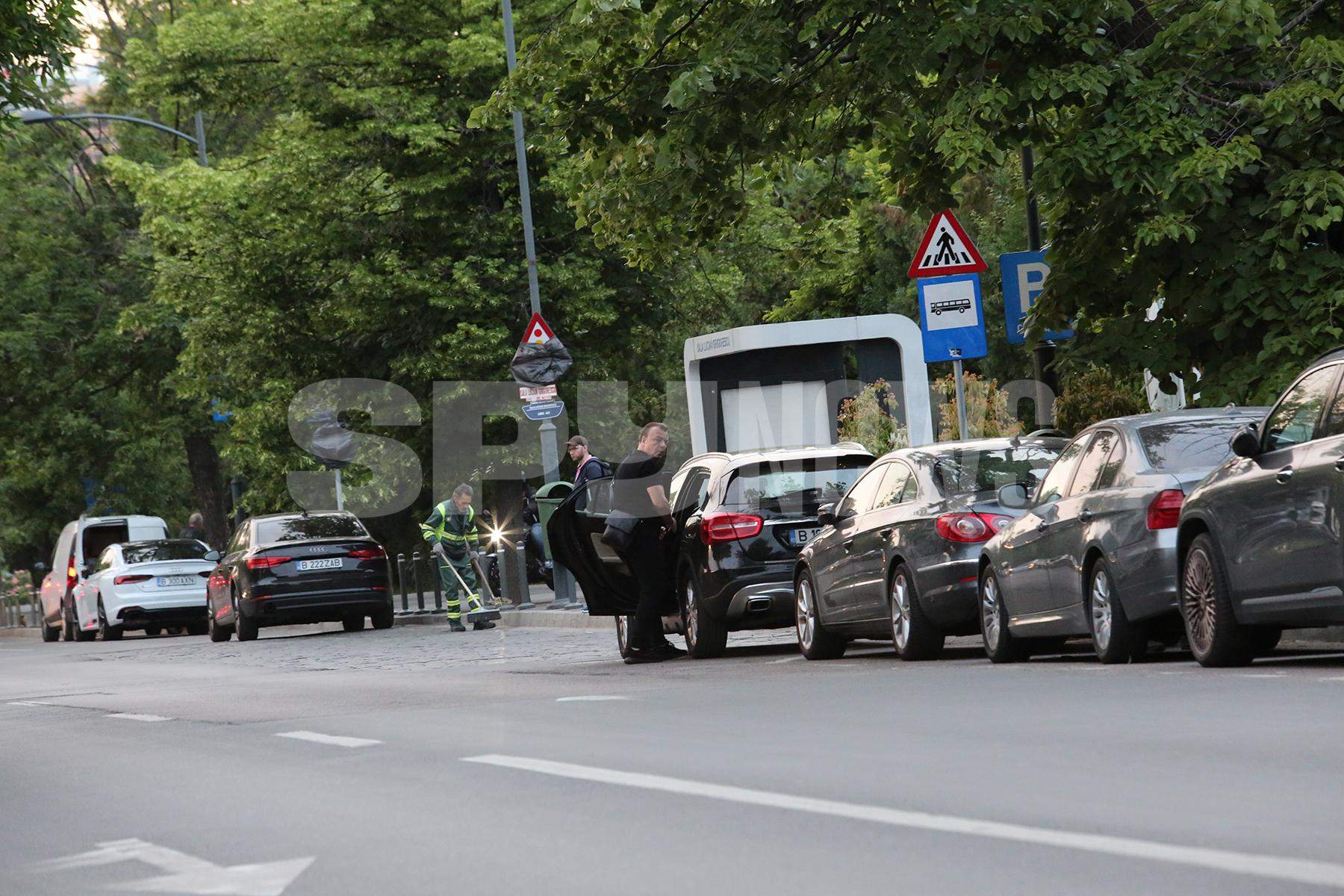 Primele imagini cu Adrian Enache după ce s-a aflat că va deveni bunic. Cât de ocupat este artistul / PAPARAZZI