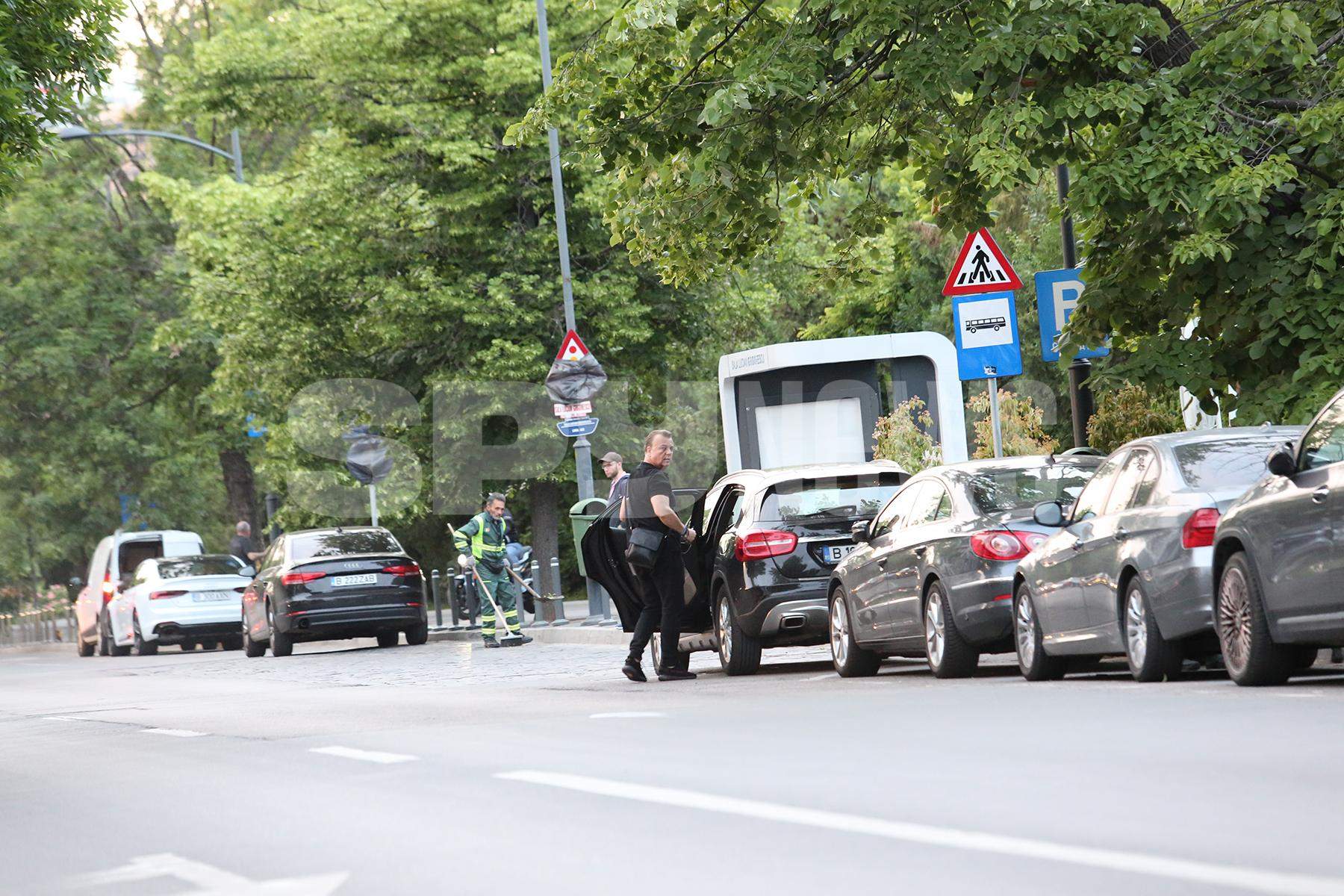 Primele imagini cu Adrian Enache după ce s-a aflat că va deveni bunic. Cât de ocupat este artistul / PAPARAZZI