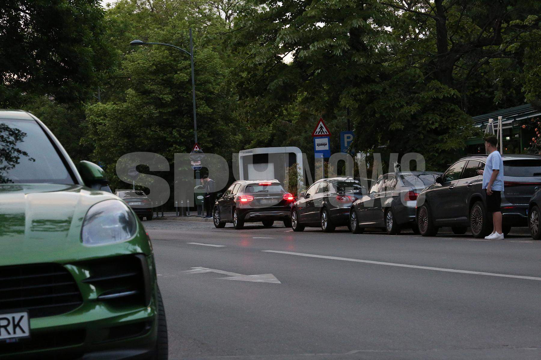 Primele imagini cu Adrian Enache după ce s-a aflat că va deveni bunic. Cât de ocupat este artistul / PAPARAZZI