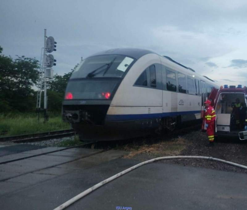 Panică pe calea ferată, după ce "Săgeata albastră" a luat foc. Zeci de pasageri au fost evacuați