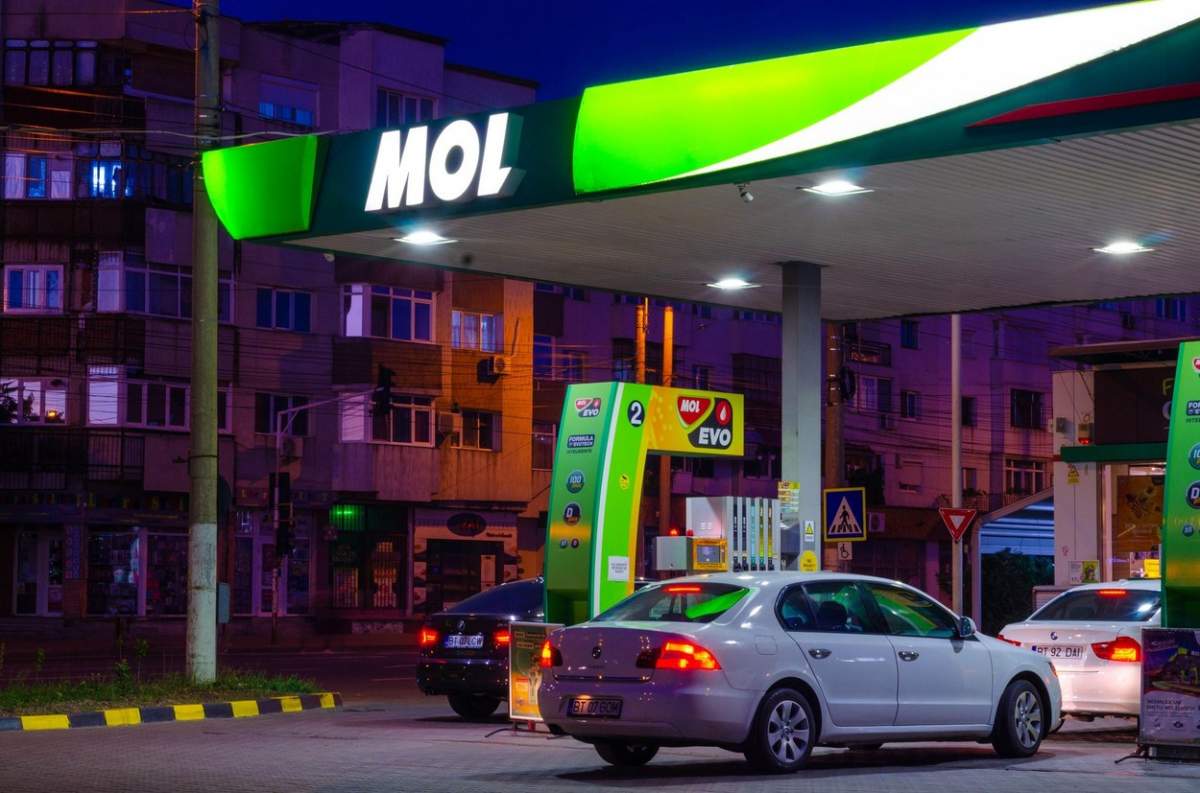 Prețul carburantului a scăzut considerabil. Motorina se vinde mai ieftin decât benzina