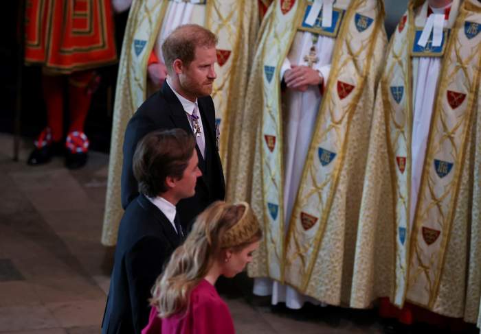 Încoronarea Regelui Charles. Prințul Harry a sosit la Westminster Abbey. Alături de cine a venit fiul cel mic al monarhului