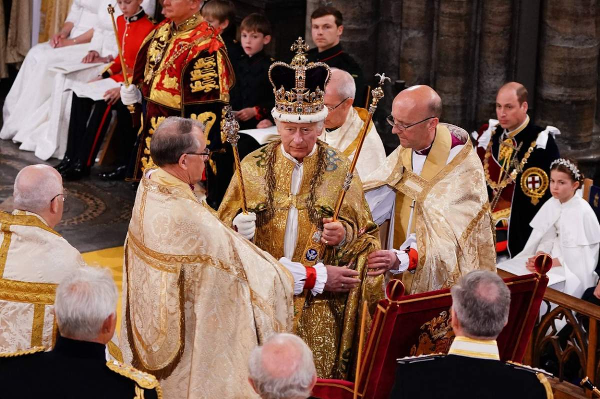 Ce semnificație are Coroana Sfântului Eduard, pe care a purtat-o monarhul,