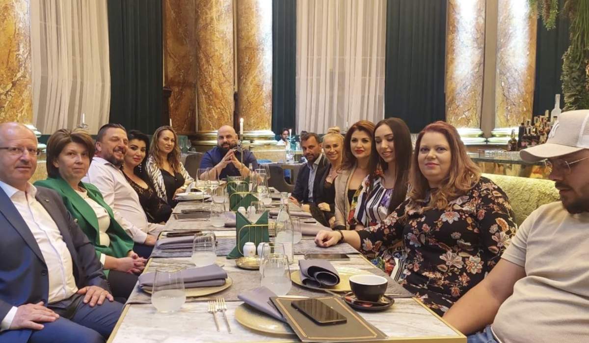 Adriana Bahmuțeanu Anamaria Prodan și Flavius, petrecere supriză pentru Adriana Bahmuțeanu. Vedeta a împlinit 49 de ani