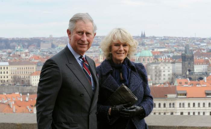 Mesajul citit pe buzele regelui Charles al III-lea în timp ce se afla pe balconul regal și saluta mulțimea. Ce i-a spus monarhul Camillei