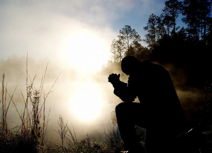 Rugăciunea care te scapă de necaz. Se rostește zilnic, timp de o lună