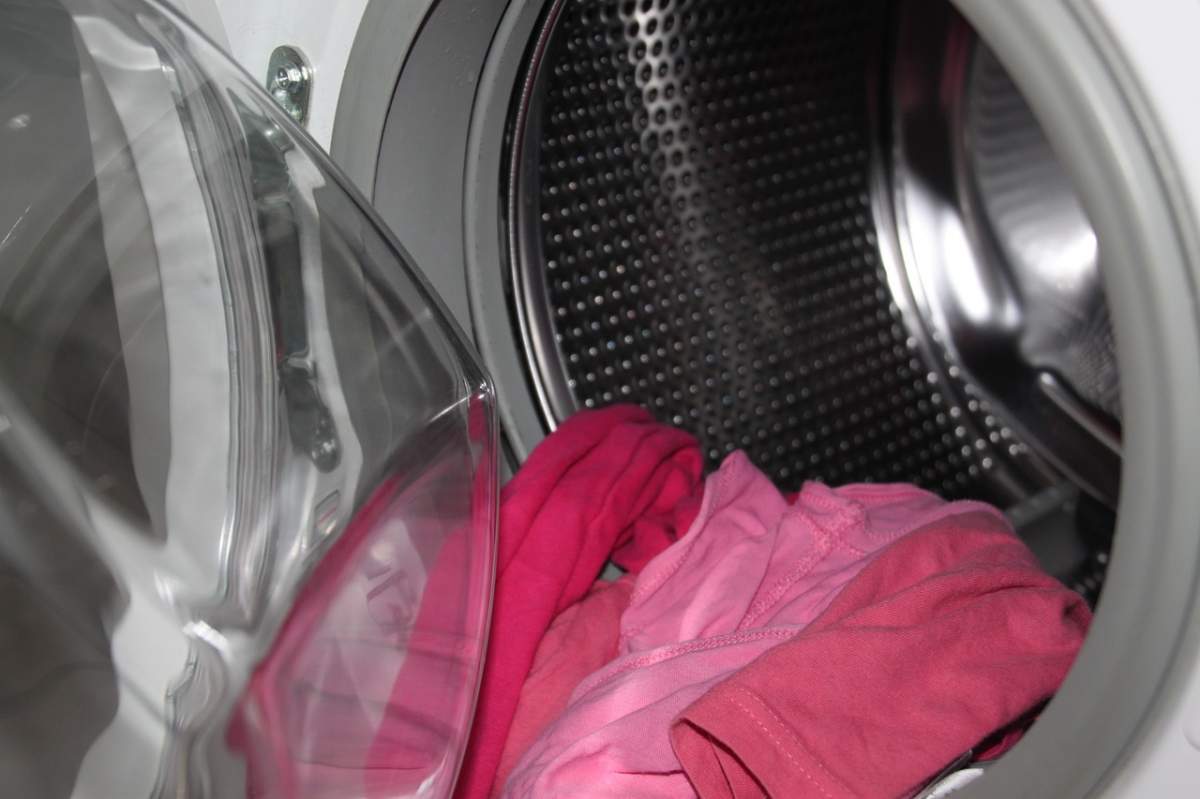 Greșeala care duce la miros neplăcut în mașina de spălat. Detaliul la care trebuie să fii neapărat atent