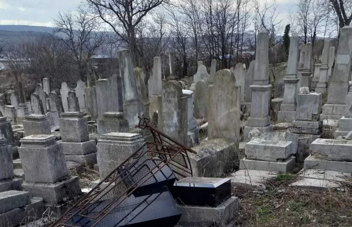 Cimitir Localitatea din România care a primit titlul „Cel mai urât oraș”. Locuitorii și-au exprimat nemulțumirea