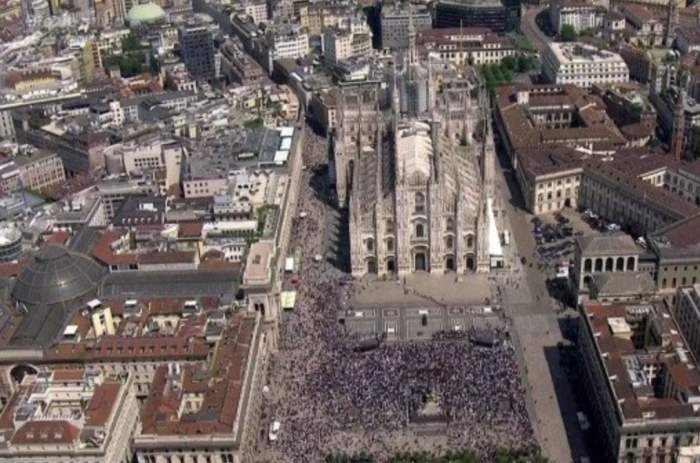O româncă stabilită în Italia, arestată în timpul funeraliilor lui Silvio Berlusconi. Tânăra în vârstă de 21 de ani ar fi încercat să fure
