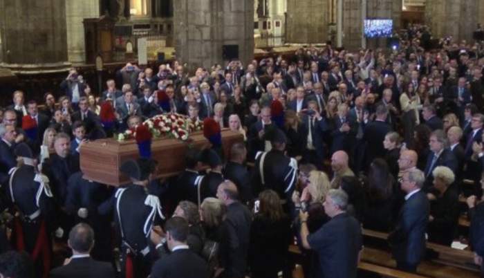 O româncă stabilită în Italia, arestată în timpul funeraliilor lui Silvio Berlusconi. Tânăra în vârstă de 21 de ani ar fi încercat să fure