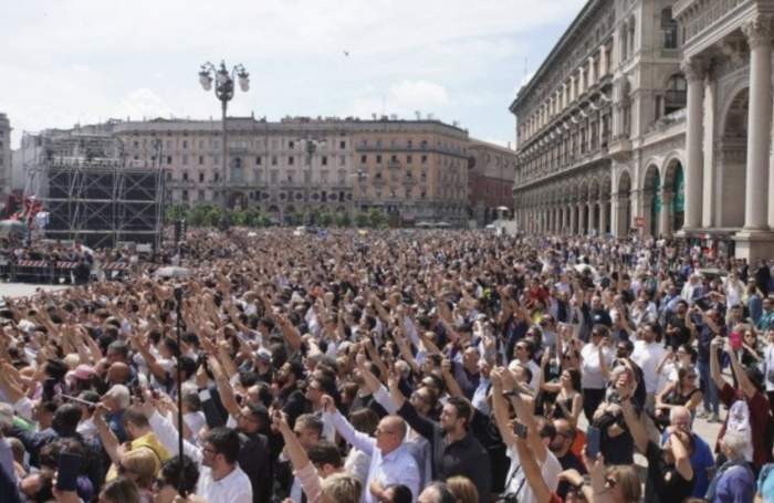 O româncă stabilită în Italia, arestată în timpul funeraliilor lui Silvio Berlusconi. Tânăra în vârstă de 21 de ani ar fi încercat să fure