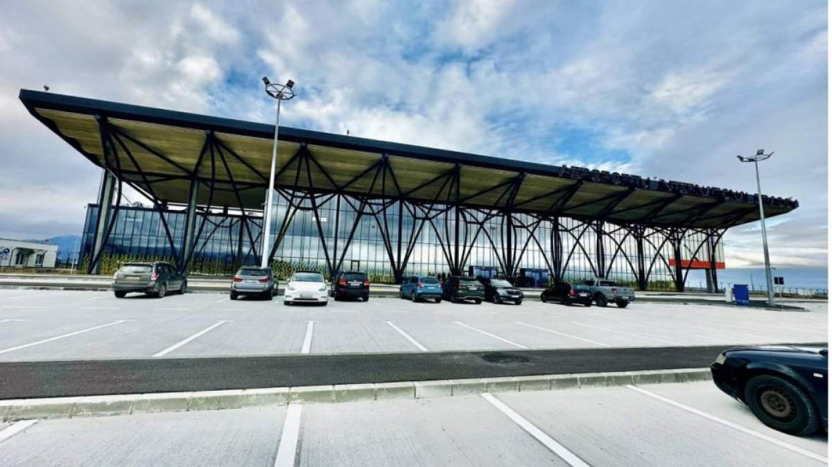 Aeroportul din Brașov Aeroportul din Brașov a fost deschis oficial! Este prima pistă de avioane construită de la zero în ultimii 50 de ani