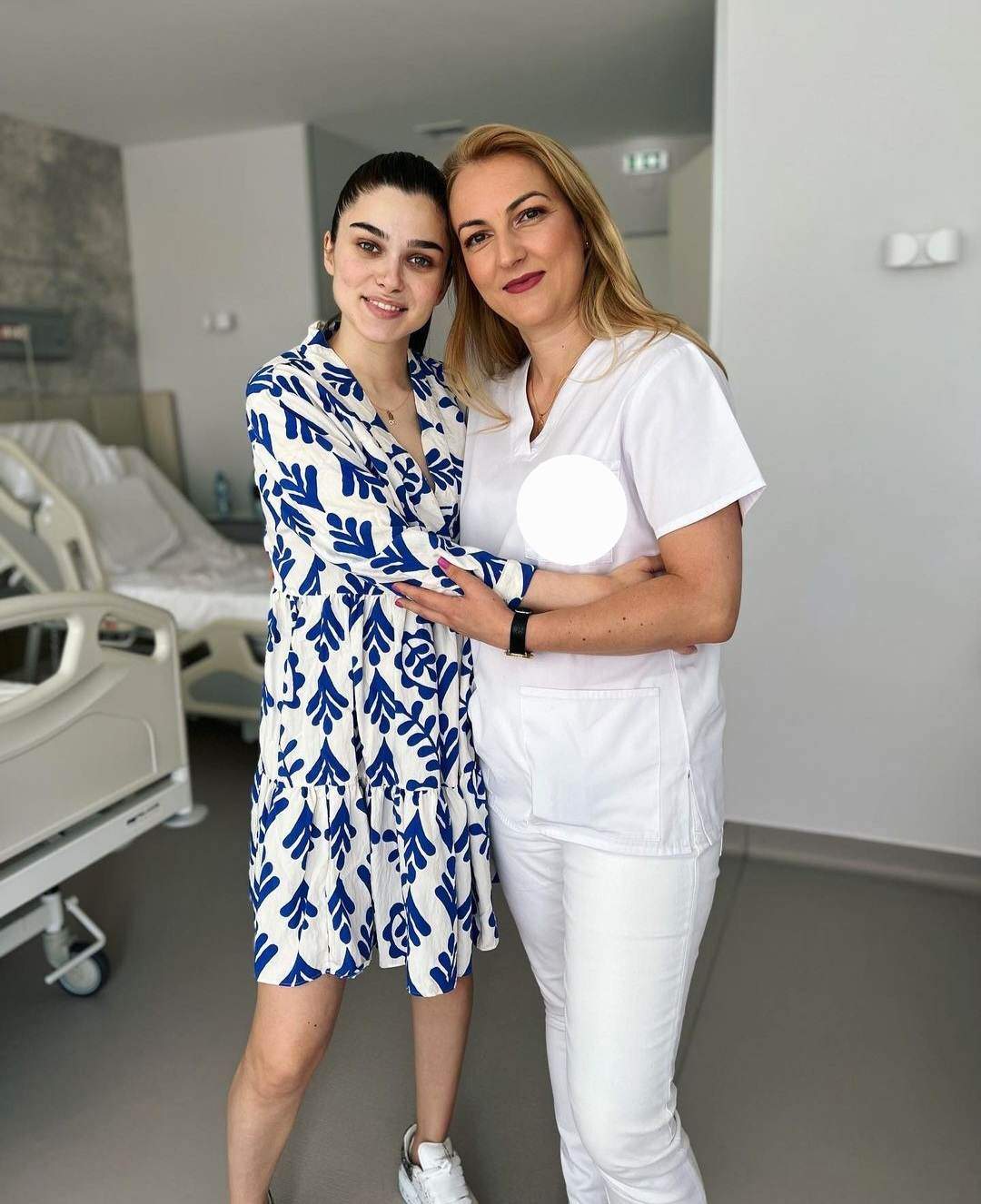 Theo Rose și bebelușul ei, externați din spital: „Am plecat acasă fericită”. Cui a ținut artista să-i mulțumească / FOTO