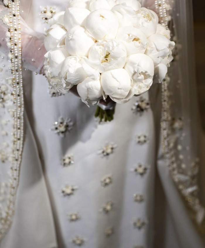 Cum arată rochia de mireasă pe care a purtat-o Rajwa Al-Saif la nunta regală. Soția prințului moștenitor Hussein al Iordaniei este atentă la detalii / FOTO