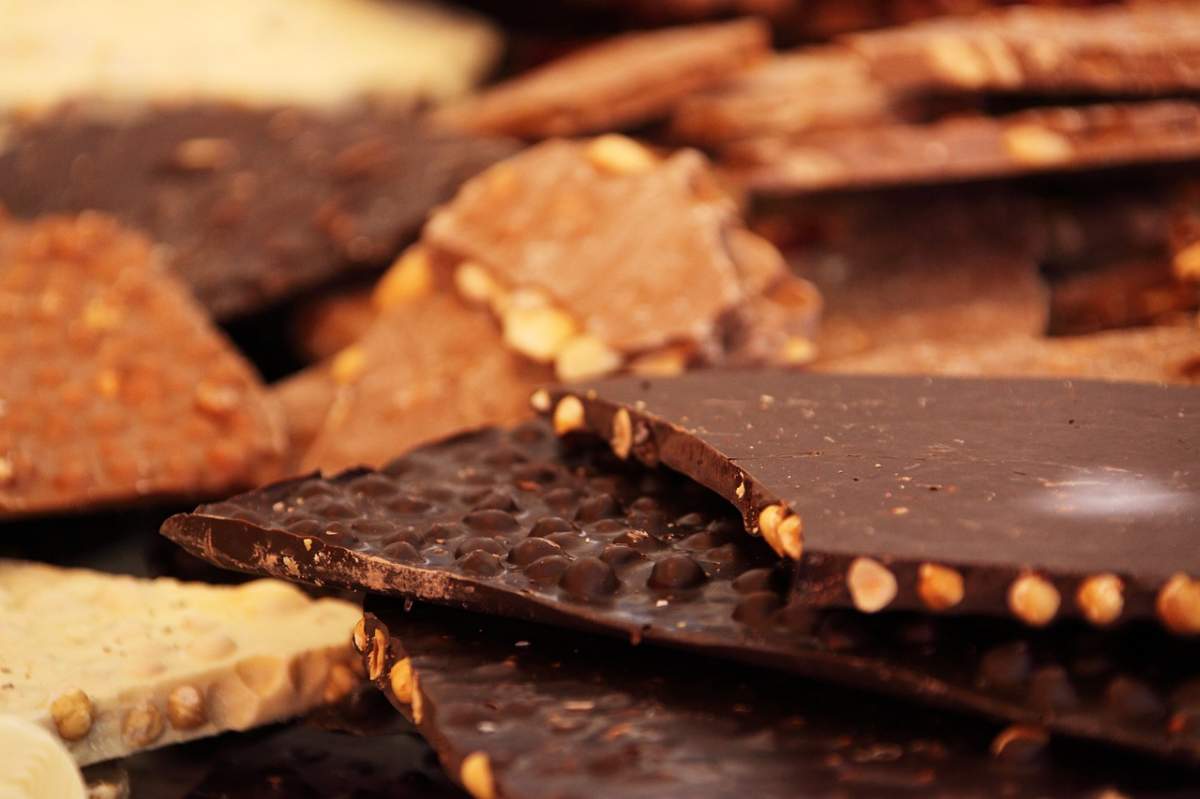 O femeie a murit după ce a mâncat ciocolata primită cadou. Desertul era din partea iubitei fostului partener