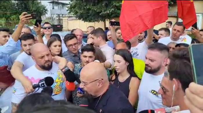 Primele declarații ale lui Cristian Popescu Piedone, după ce a fost eliberat. Familia l-a așteptat în fața închisorii: „Nu mi-am pierdut speranța în Dumnezeu” / VIDEO