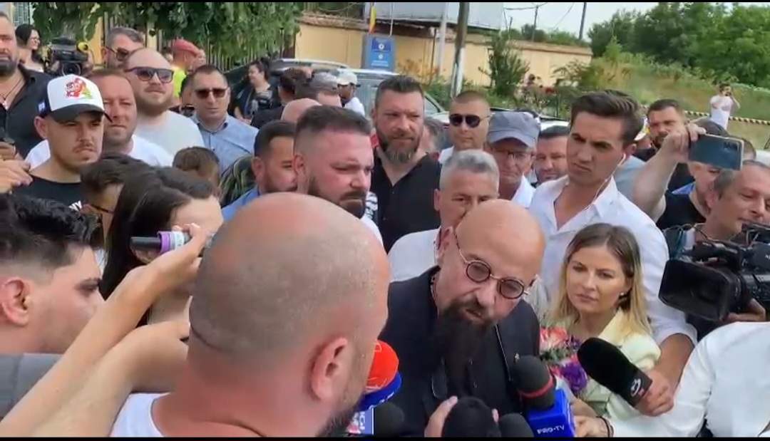 Primele declarații ale lui Cristian Popescu Piedone, după ce a fost eliberat. Familia l-a așteptat în fața închisorii: „Nu mi-am pierdut speranța în Dumnezeu” / VIDEO