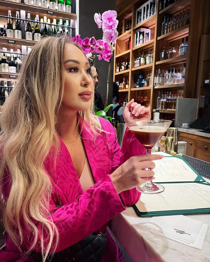 Care este numele real al Xoniei. De ce nu avea cântăreața drept să conducă, de fapt