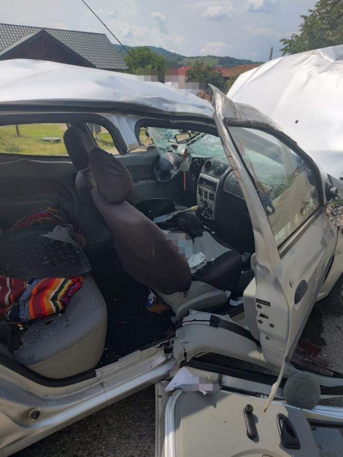 Accident cumplit în Argeș! O persoană a murit după ce două mașini s-au ciocnit / FOTO