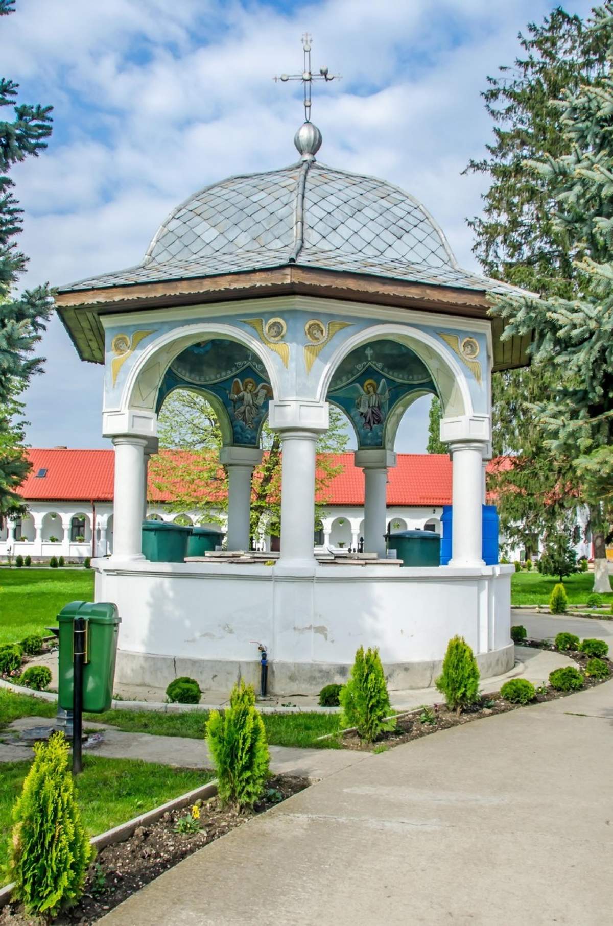 Locul din România despre care se spune că este un izvor sfânt