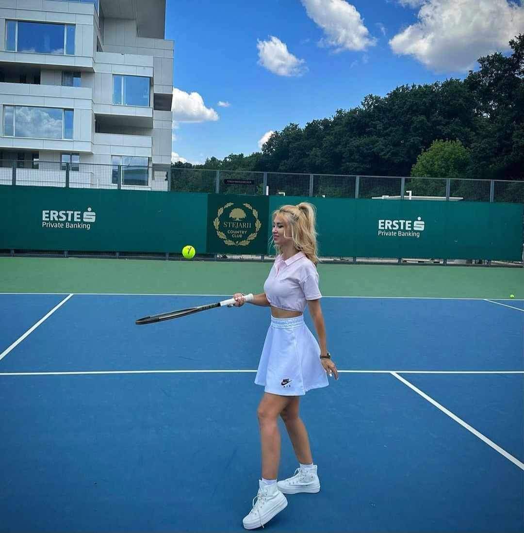 Andreea Bălan și Victor Cornea, împreună pe terenul de tenis. Cântăreața ia lecții de la iubitul ei / VIDEO