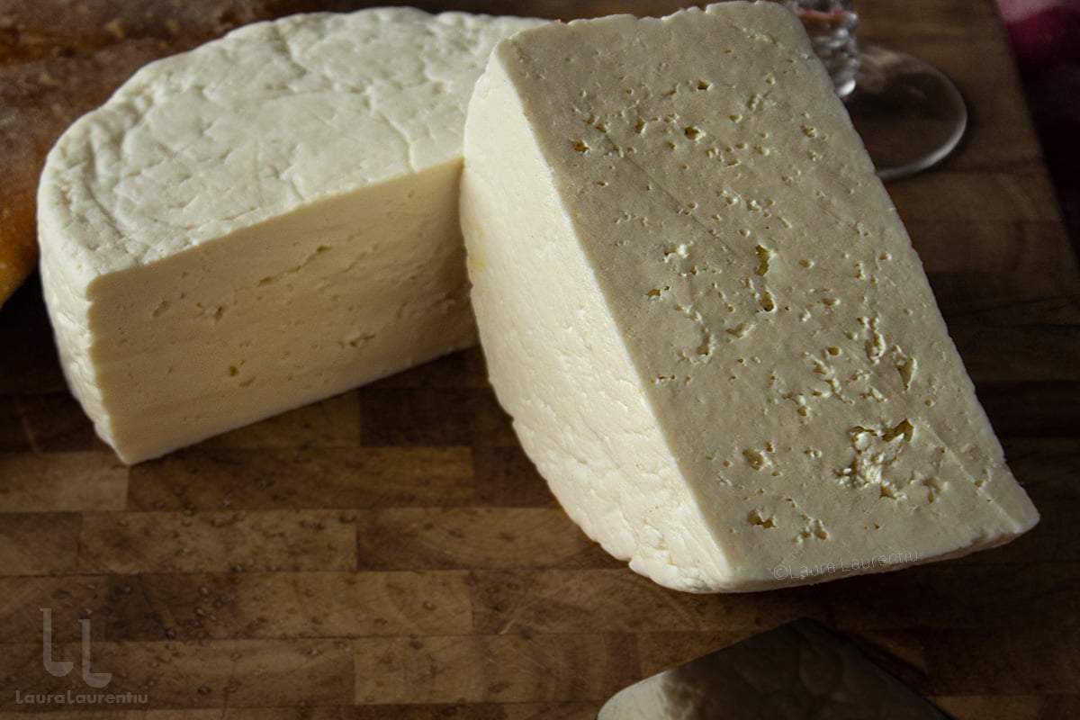 Cum trebuie să păstrezi brânză ca să nu se strice. Trucul pe care orice gospodină trebuie să îl știe