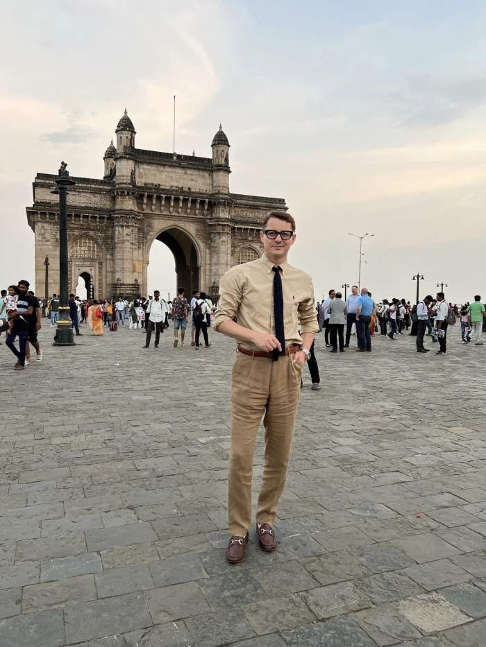 Adi Sînă, acuzat că nu s-a prezentat la o nuntă pentru care a încasat bani. Artistul ar fi mințit mireasa: ”Ne-a lăsat amanet” / VIDEO