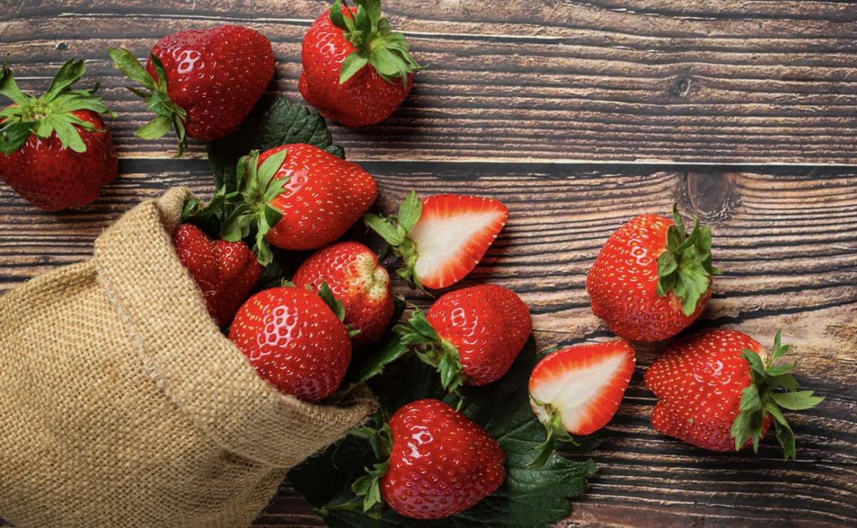 Ce trebuie să faci cu căpșunile ca să reziste mai mult timp în frigider. Trucul care te va ajuta de acum înainte