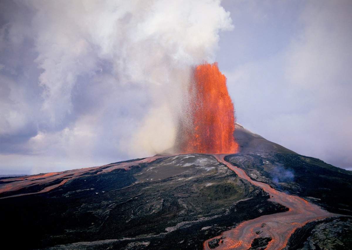 Vulcanul Kilauea a erupt