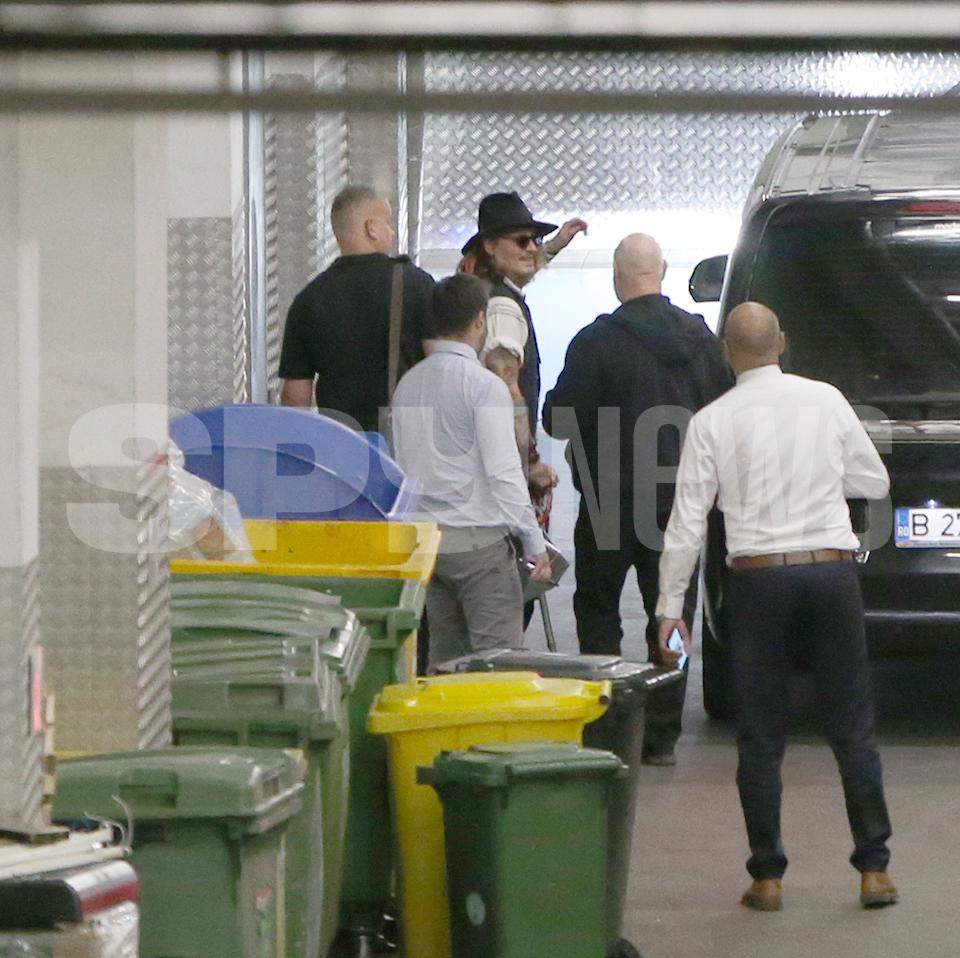 Imagini fabuloase surprinse de paparazzii Spynews.ro cu Johnny Depp în România! Ce a făcut artistul după concert / PAPARAZZI