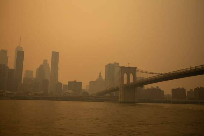 Fumul toxic care a acoperit New York