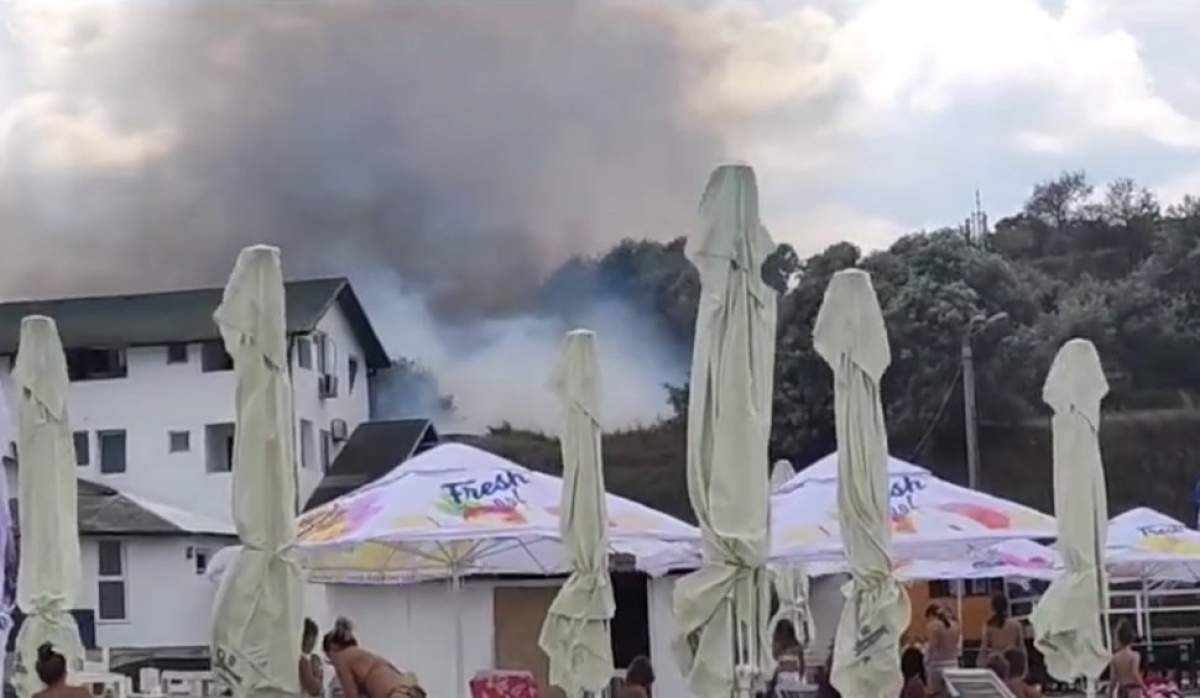 Incendiu Eforie Sud Incediu de proporții în apropierea unei plaje din Eforie Sud! Mai multe hectare de vegetație uscată au luat foc