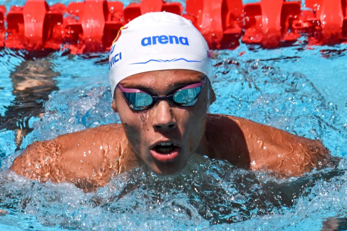 David Popovici din România concurează la 100 m liber masculin Heats în timpul celei de-a 59-a întâlniri de înot Settecolli de la stadion del Nuoto din Roma (Italia), 24 iunie 2023