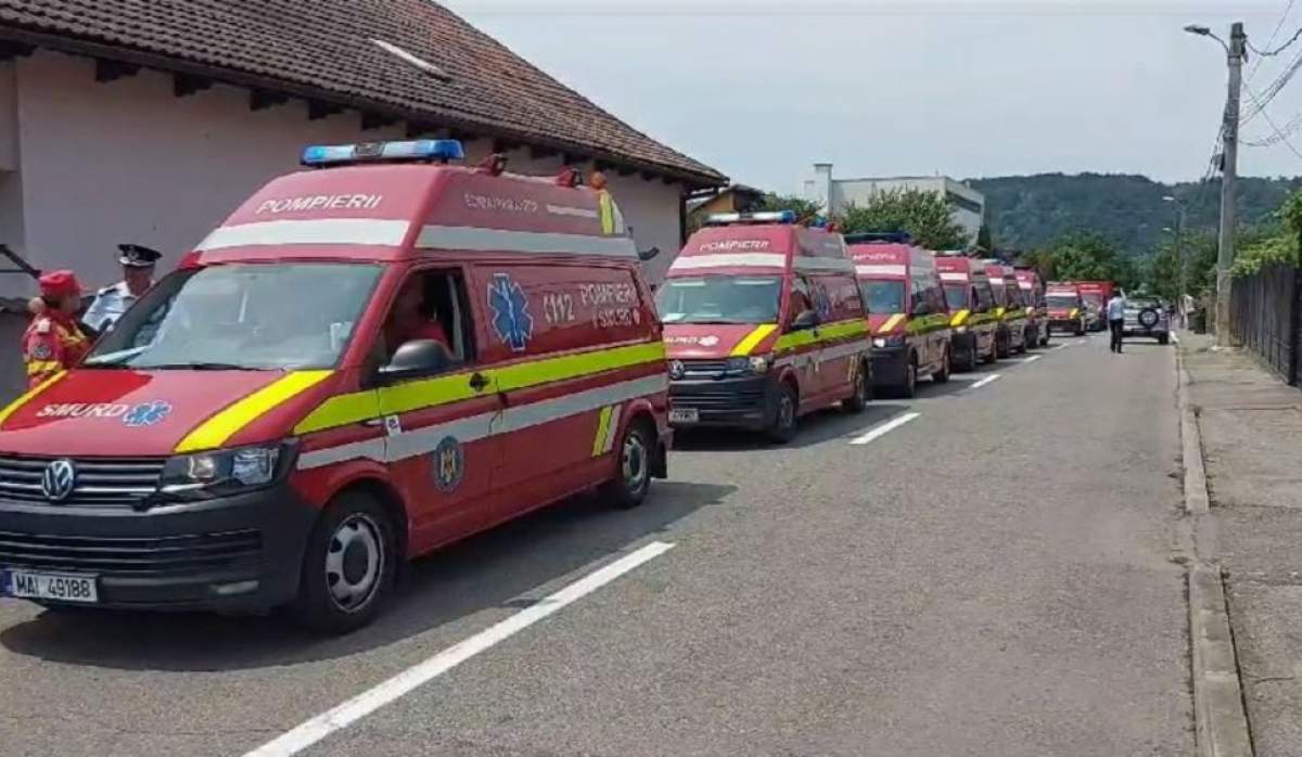 Bătrânii urmează să fie relocați. mașini de Ambulanță SMURD