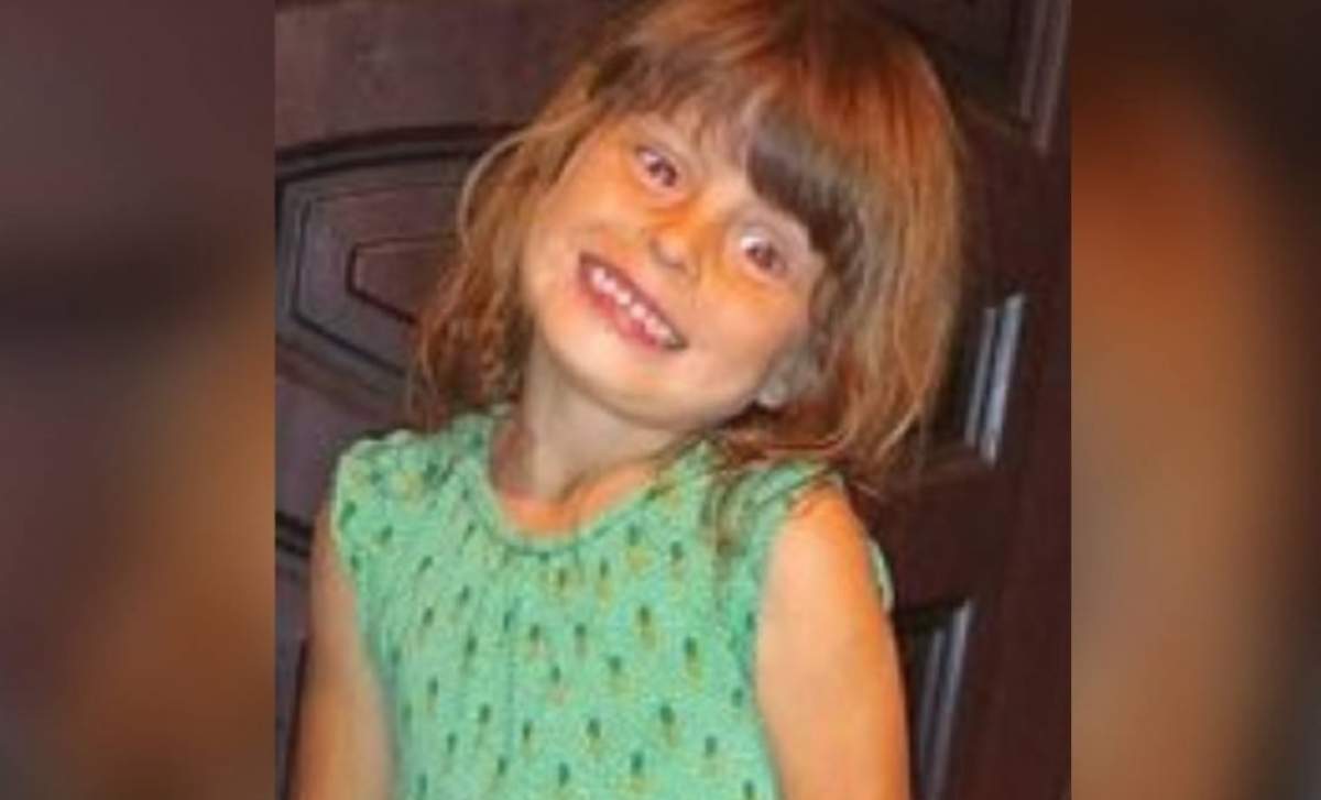Ai văzut-o? O fetiță din Tulcea, în vârstă de patru ani, a dispărut din curtea casei! Oamenii legii sunt în alertă