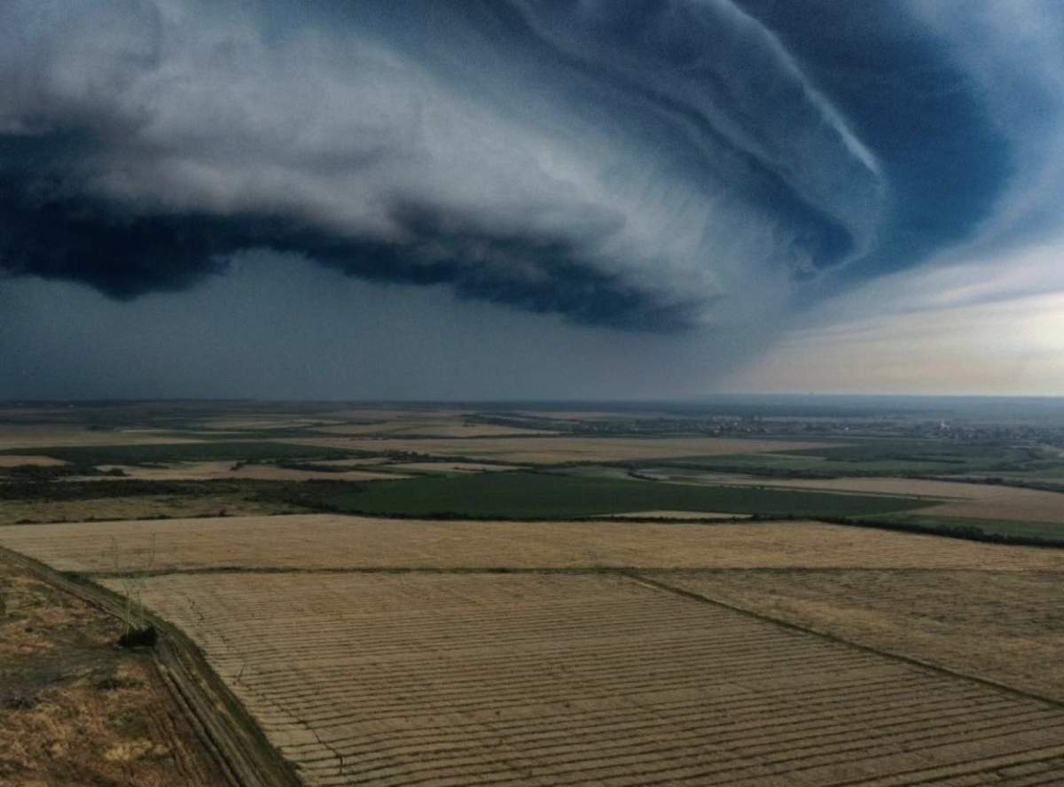 Un nou fenomen, surprins pe cerul României! Fotografiile impresionante au ajuns virale pe internet
