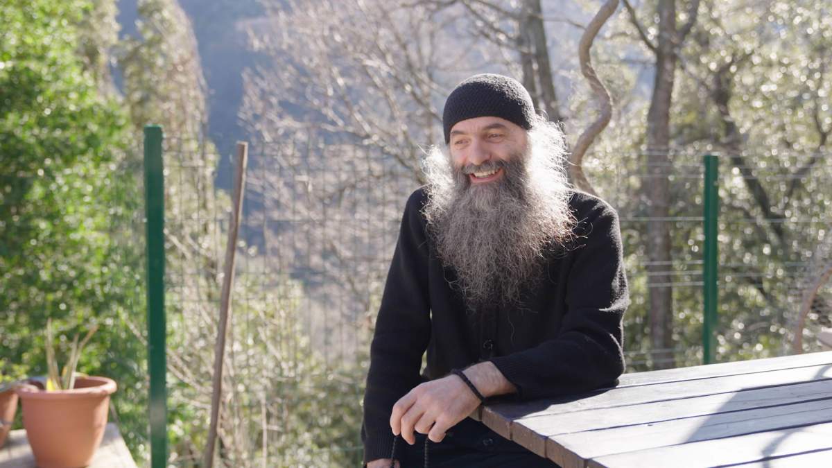Preotul Pimen Vlad, viral pe Tiktok pentru predicile sale. Cum a ajuns pe Muntele Athos: ”Jertfești din timpul tău”/ VIDEO