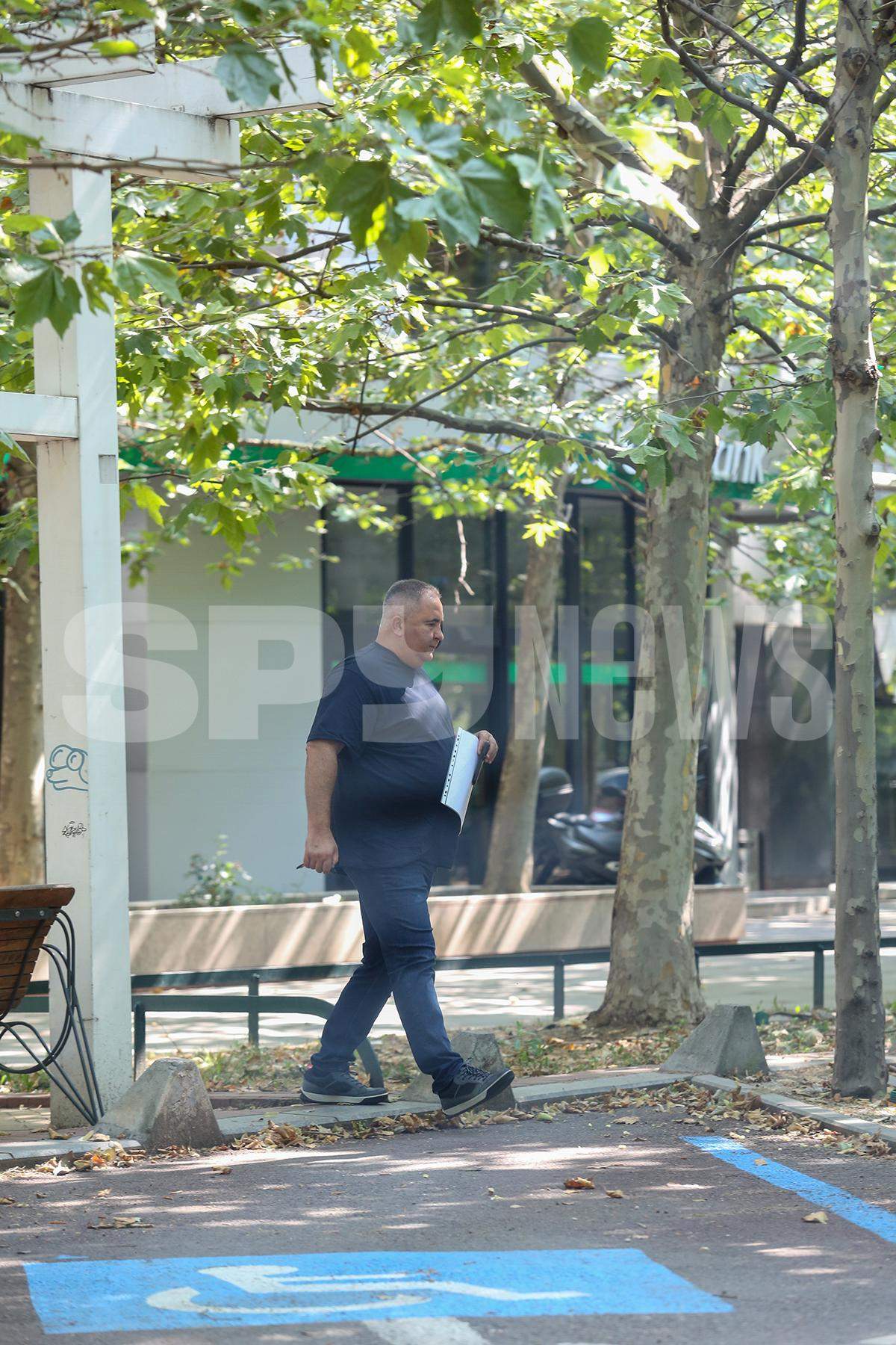 Când nu îi învață pe alții să conducă, Titi Aur are cu ce să-și ocupe timpul! / PAPARAZZI