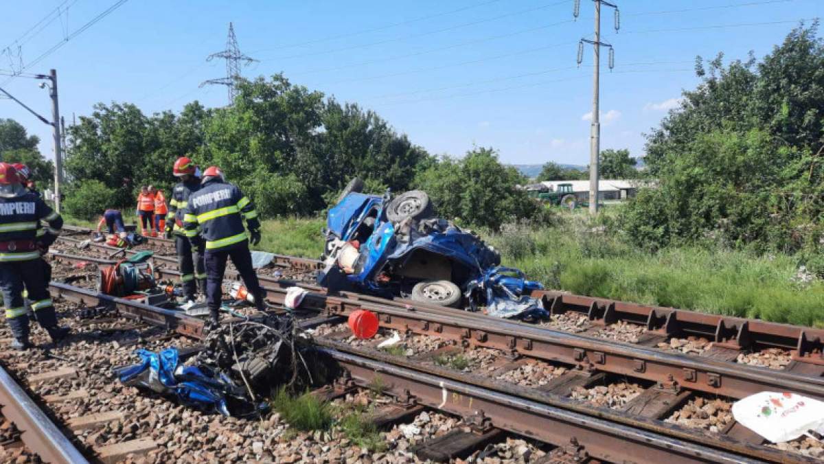 Patru persoane au murit în urma ciocnirii cu trenul