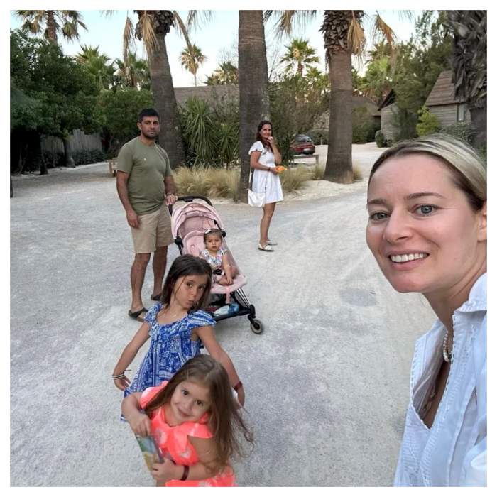 Vacanță inedită pentru Laura Cosoi și familia sa. Unde au ales să se cazeze în Franța: ”Ne place” / FOTO