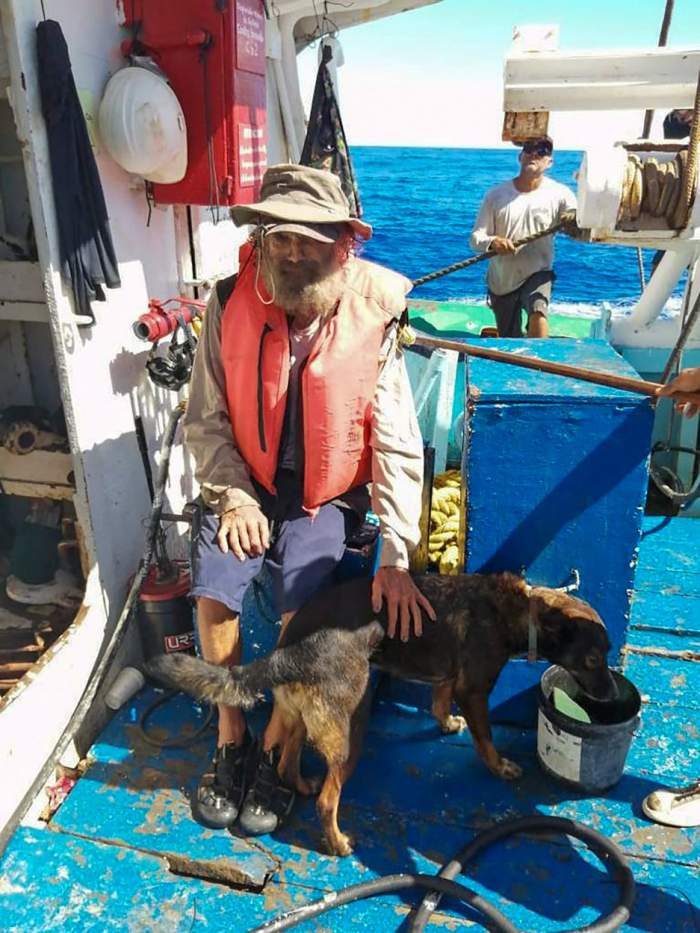 Primele declarații ale marinarului naufragiat pe ocean alături de câinele lui. Cum a reacționat bărbatul după ce a ajuns pe uscat: "Nu credeam că ..."