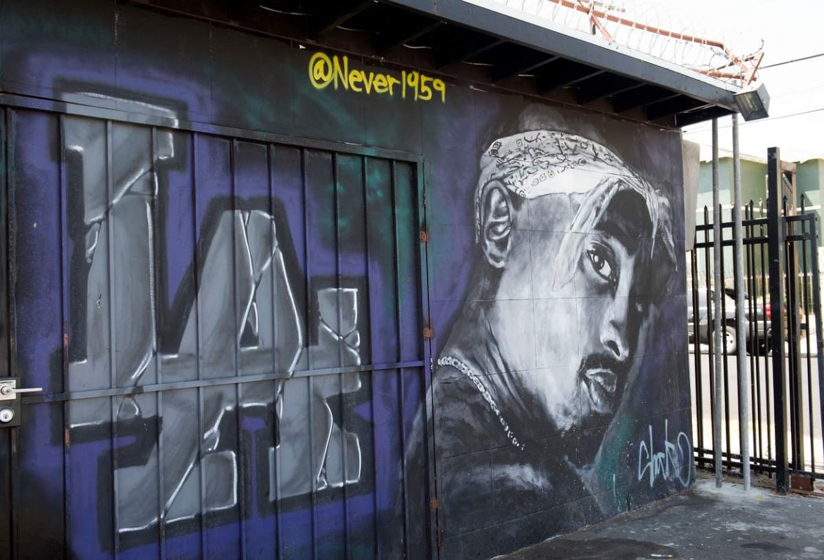 A fost redeschis dosarul de crimă nerezolvat al lui Tupac Shakur. Noi percheziții, la aproape trei decenii de la moartea rapperului