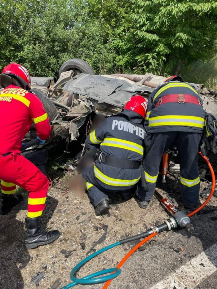 Un bărbat a murit, după ce a fost implicat într-un accident rutier grav în Suceava! Mașina lui a intrat în coliziune cu un camion / FOTO