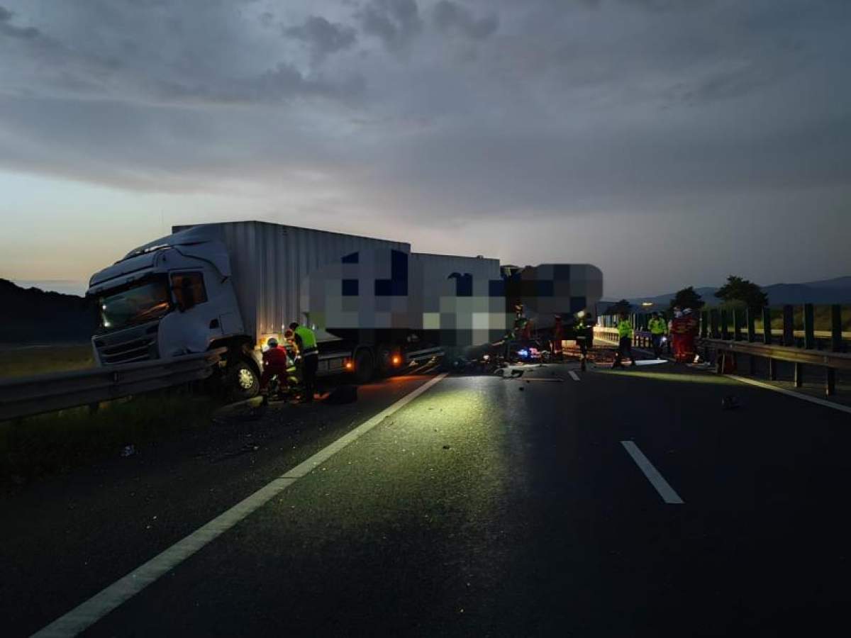 La volanul TIR-ului se afla un bărbat de 40 de ani. imagine de la locul accidentului