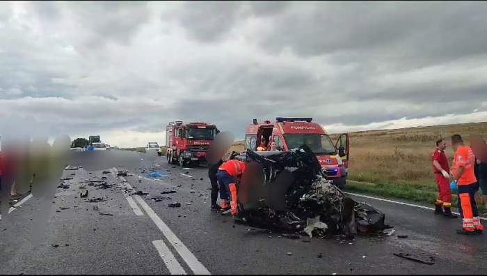 Accident grav între Constanța și Tulcea! Două persoane au murit după ce un camion și un autoturism au intrat în coliziune / FOTO