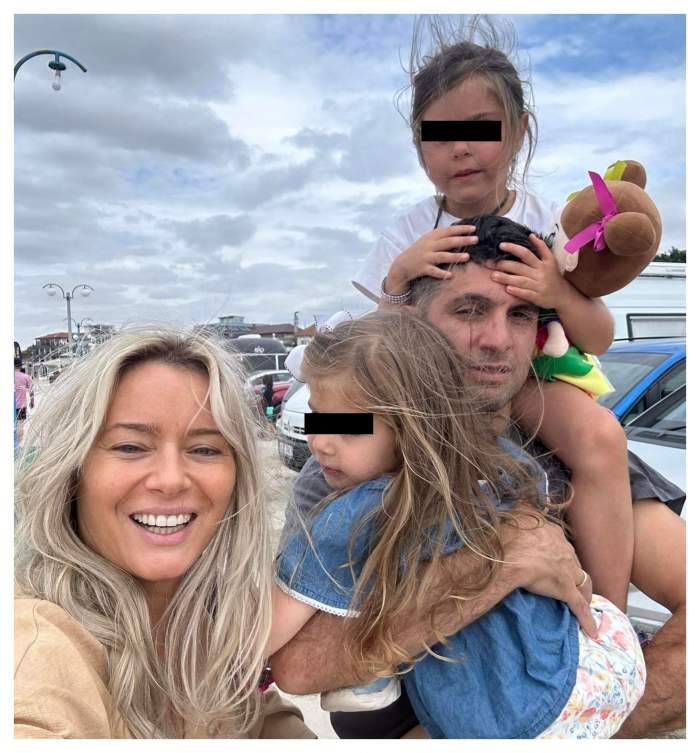 Laura Cosoi, vacanță cu familia, pe litoral. Cum reușește vedeta să se descurce cu fiicele sale / FOTO